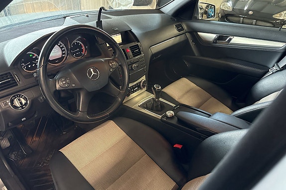 Mercedes-Benz C200 14 of 19