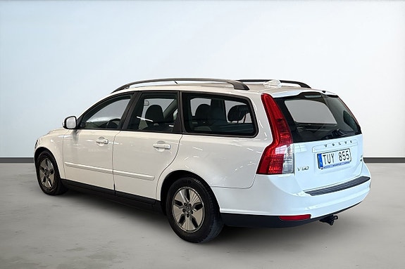 Volvo V50 3 of 5