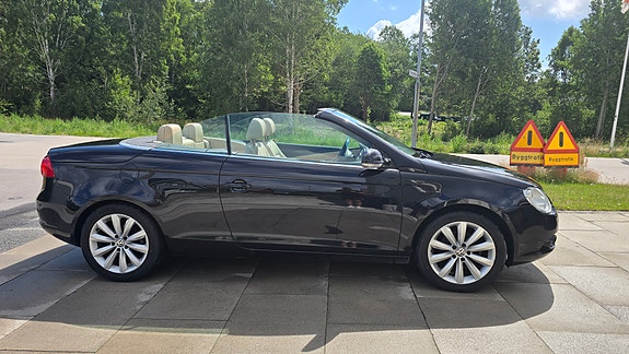 Volkswagen Eos 2 of 5
