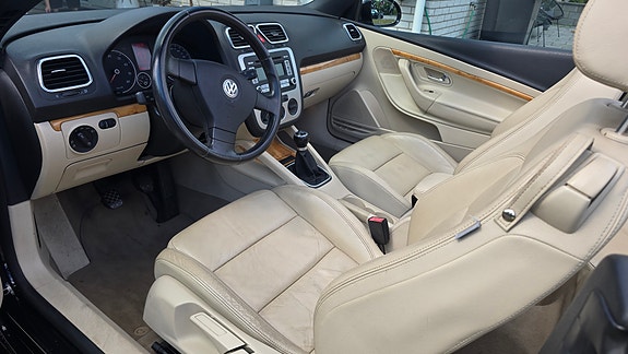 Volkswagen Eos 4 of 5