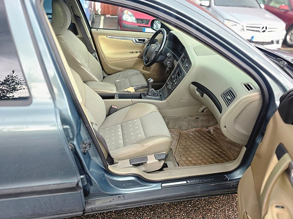 Volvo V70 13 of 20