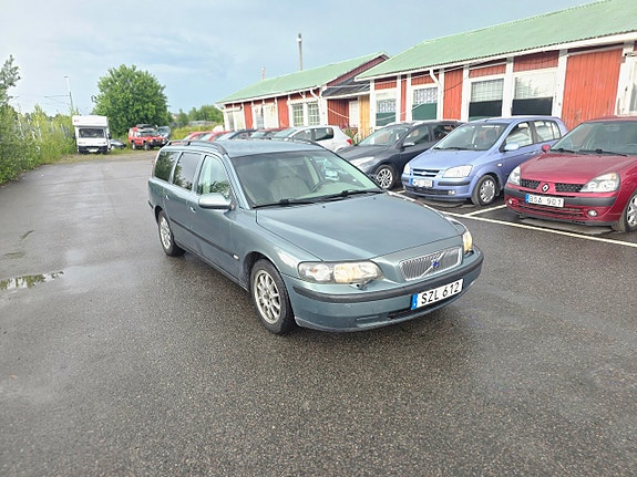 Volvo V70 2 of 20