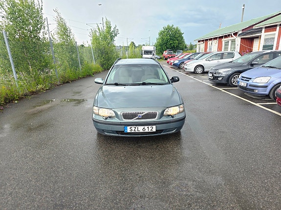 Volvo V70 4 of 20