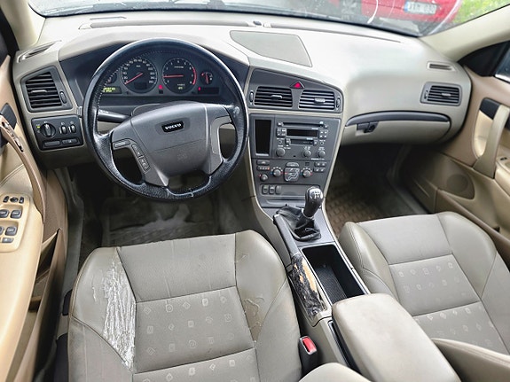 Volvo V70 8 of 20