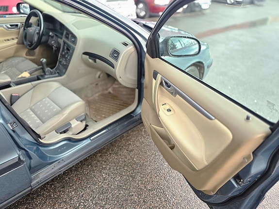Volvo V70 12 of 20