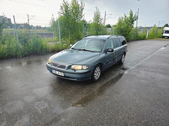 Volvo V70 3 of 20