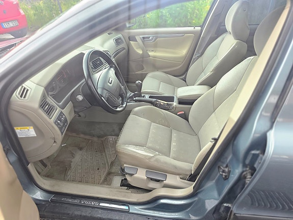 Volvo V70 11 of 20