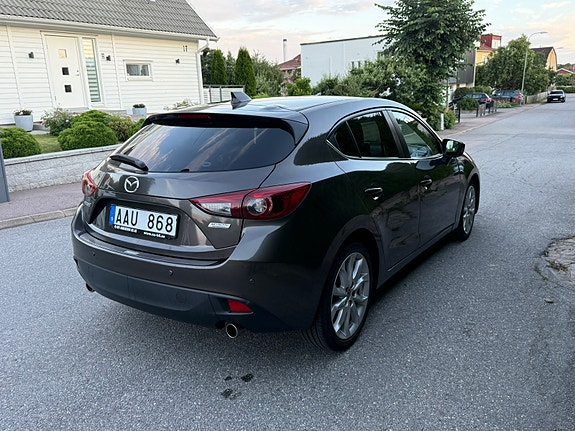 Mazda 3 4 of 5