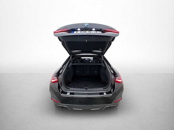 BMW i4 8 of 29