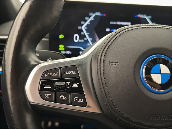 BMW i4 22 of 29