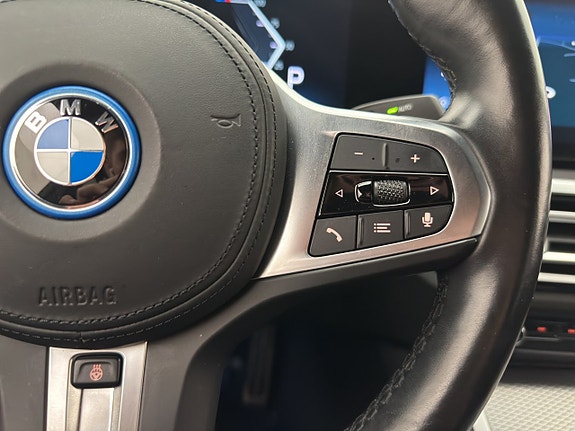 BMW i4 23 of 29