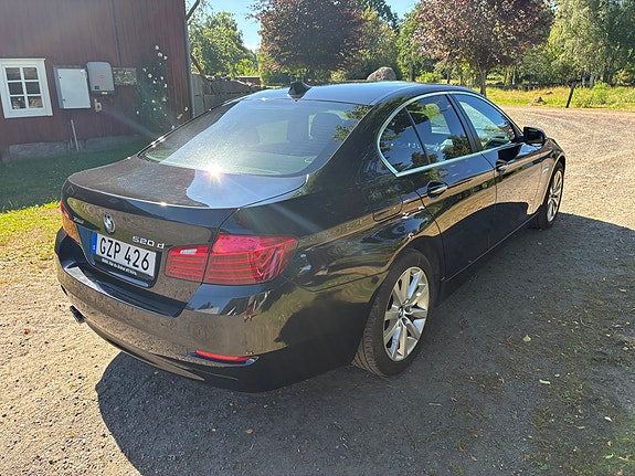 BMW 520d 3 of 5