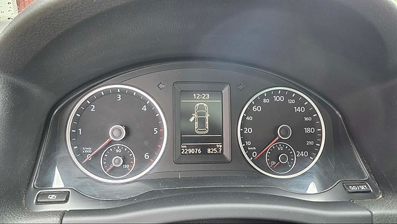 Volkswagen Tiguan 3 of 5