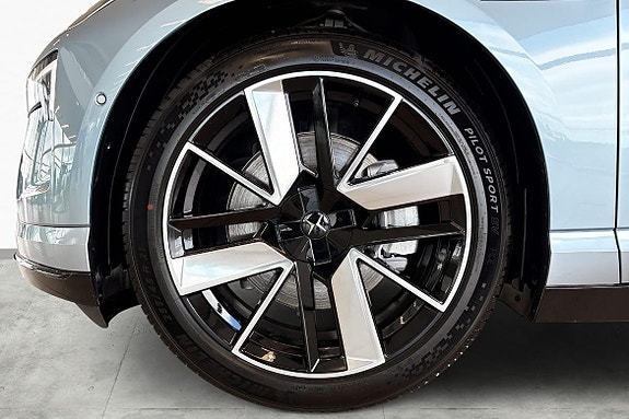Polestar 4 6 of 6