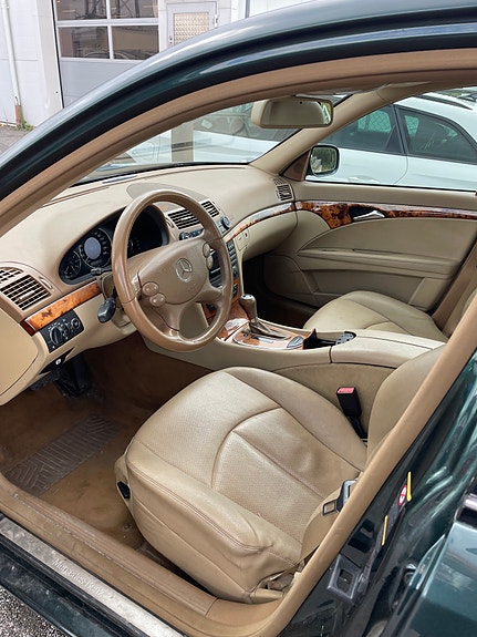 Mercedes-Benz E350 5 of 5