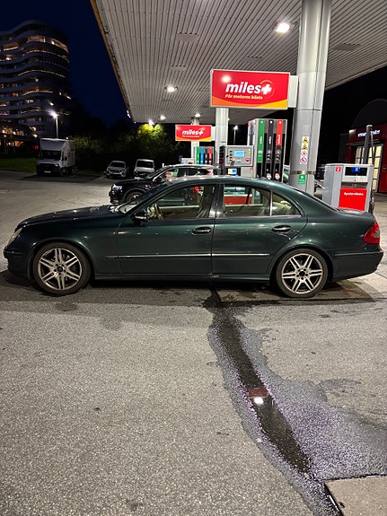 Mercedes-Benz E350 2 of 5