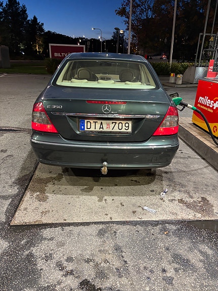Mercedes-Benz E350 3 of 5