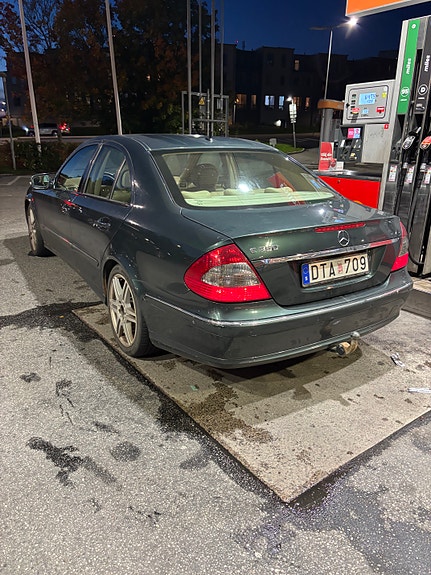 Mercedes-Benz E350 4 of 5