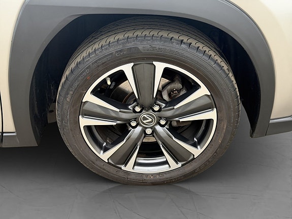 Lexus UX250h 27 of 27