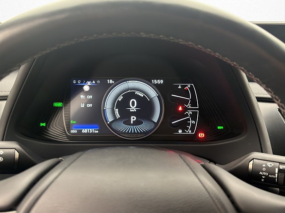Lexus UX250h 14 of 27