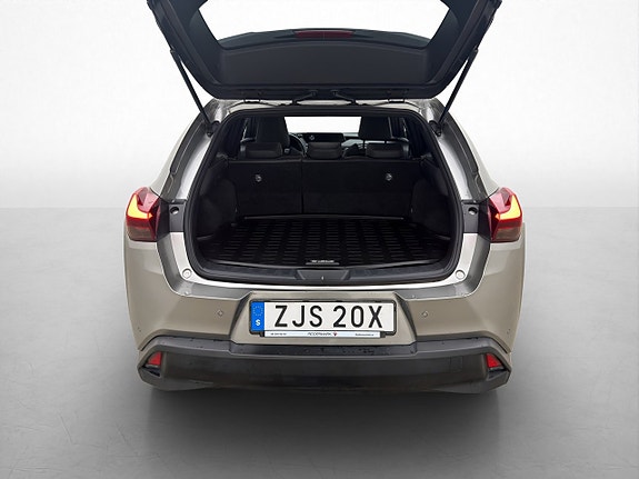Lexus UX250h 23 of 27