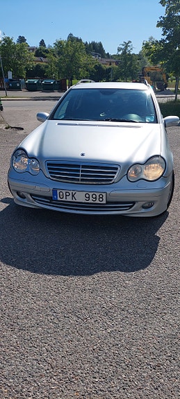 Mercedes-Benz C180 2 of 5
