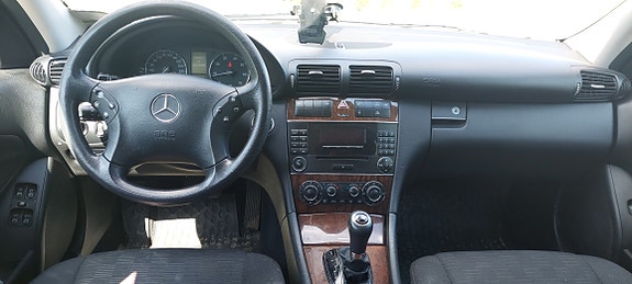 Mercedes-Benz C180 3 of 5