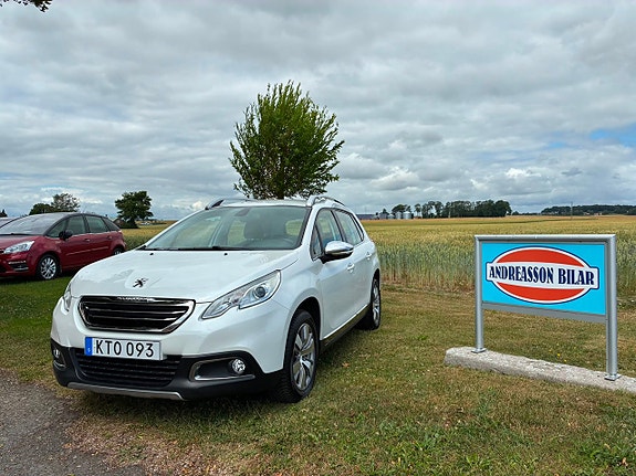 Peugeot 2008 2 of 5