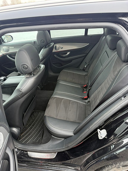 Mercedes-Benz E220 8 of 9