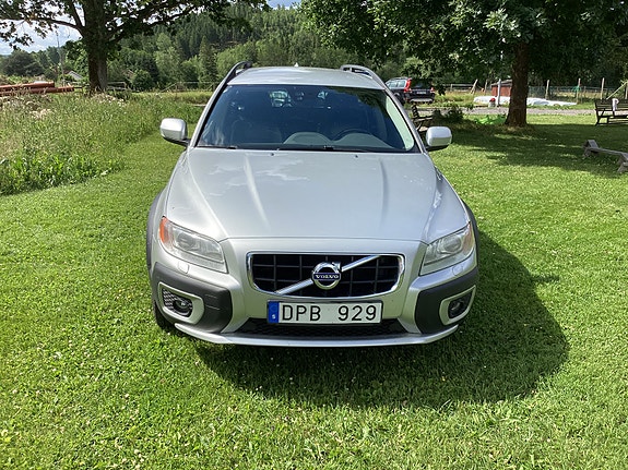Volvo XC70 2 of 5