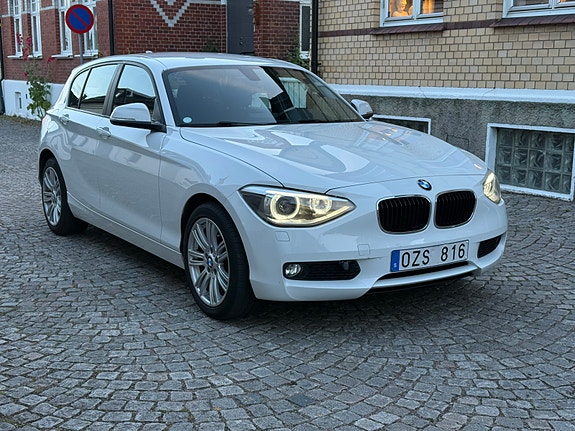BMW 116i 3 of 5