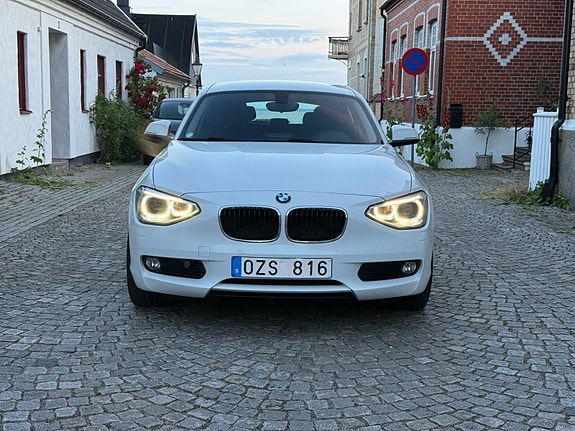 BMW 116i 2 of 5
