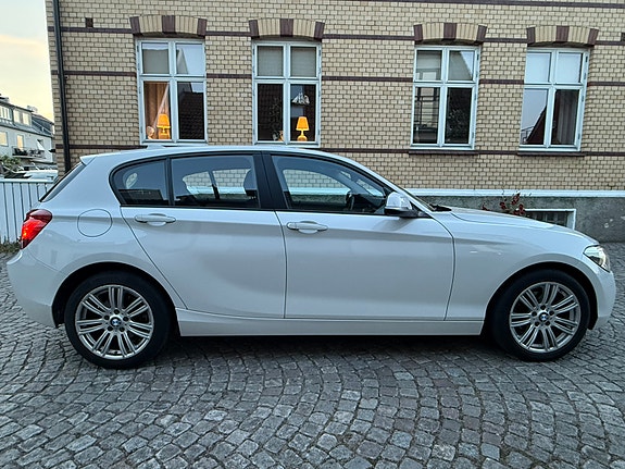 BMW 116i 4 of 5