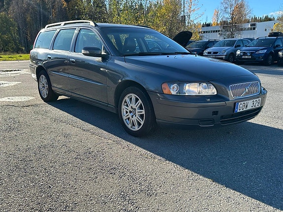 Volvo V70 2 of 5