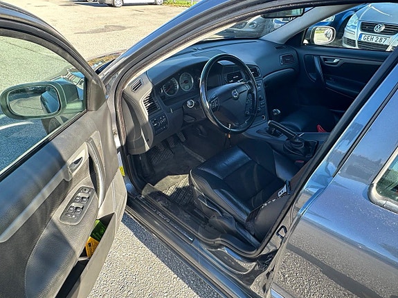 Volvo V70 6 of 8