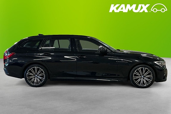 BMW 320 2 of 5