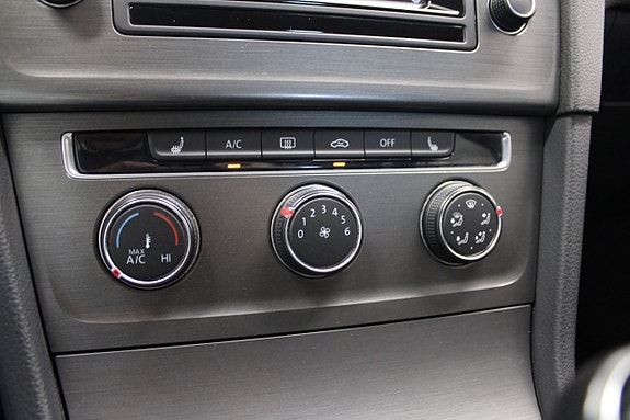 Volkswagen Golf VII 17 of 19