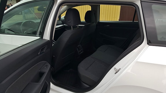 Volkswagen Golf VIII 11 of 30