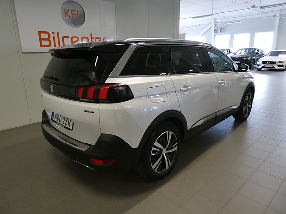 Peugeot 5008 4 of 5