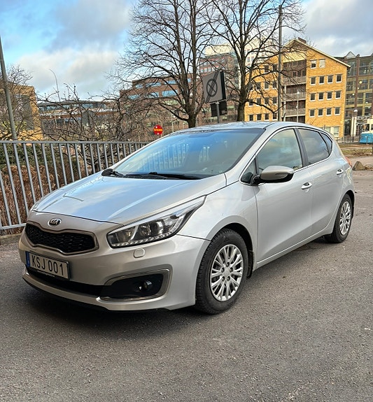 Kia Ceed 2 of 5
