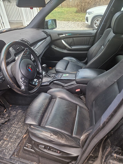 BMW X5 2 of 4