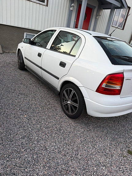 Opel Astra 3 of 5
