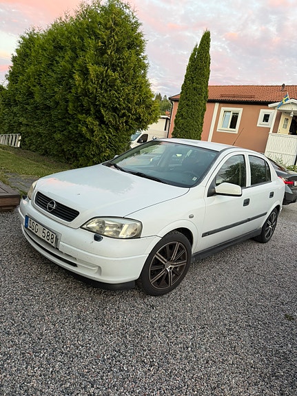 Opel Astra 2 of 5