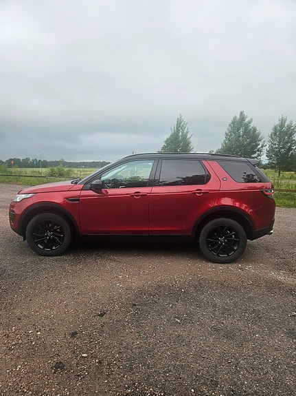 Land Rover Discovery Sport 2 of 5