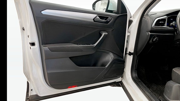 Volkswagen T-Roc 11 of 16