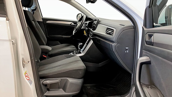 Volkswagen T-Roc 3 of 5