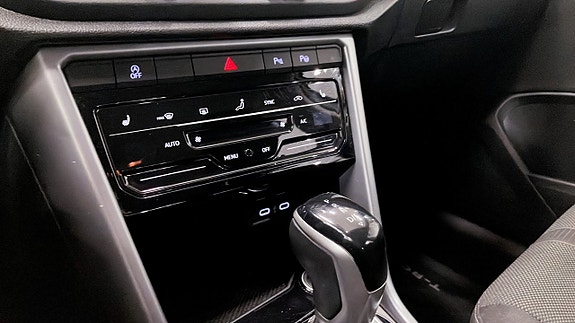Volkswagen T-Roc 15 of 16