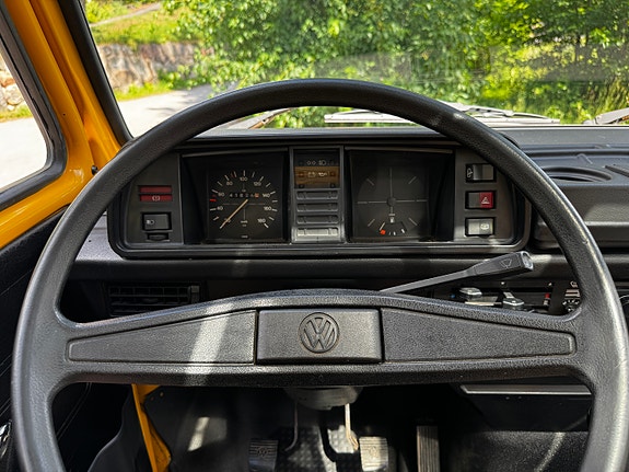 Volkswagen Caravelle 22 of 30