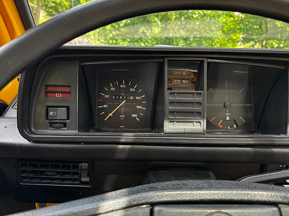 Volkswagen Caravelle 23 of 30