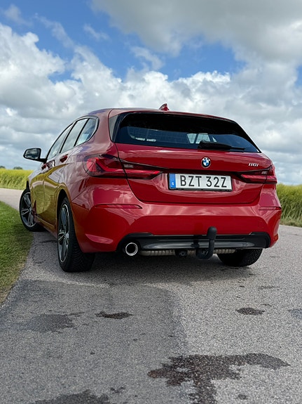 BMW 118i 2 of 5